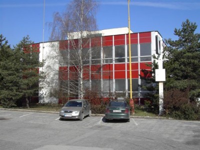 1999, troisième siège social de la société - locaux loués dans le bâtiment SSE à POVAZSKA BYSTRICA